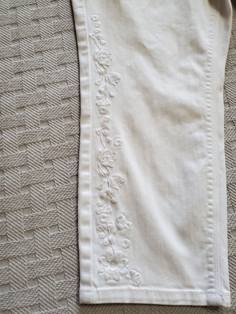 J. Jill Floral Embroidered Stretch Crop Jeans Authentic Fit White - Picture 6 of 11
